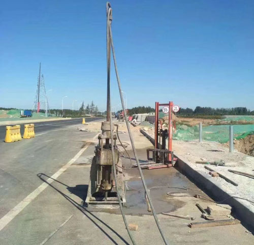 阿克苏公路高聚物注浆加固
